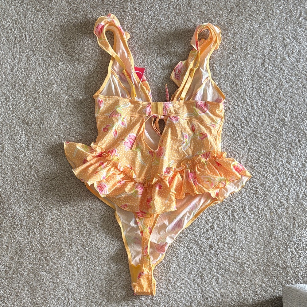 Floral Ruffle Bodysuit - Picture 3 of 4